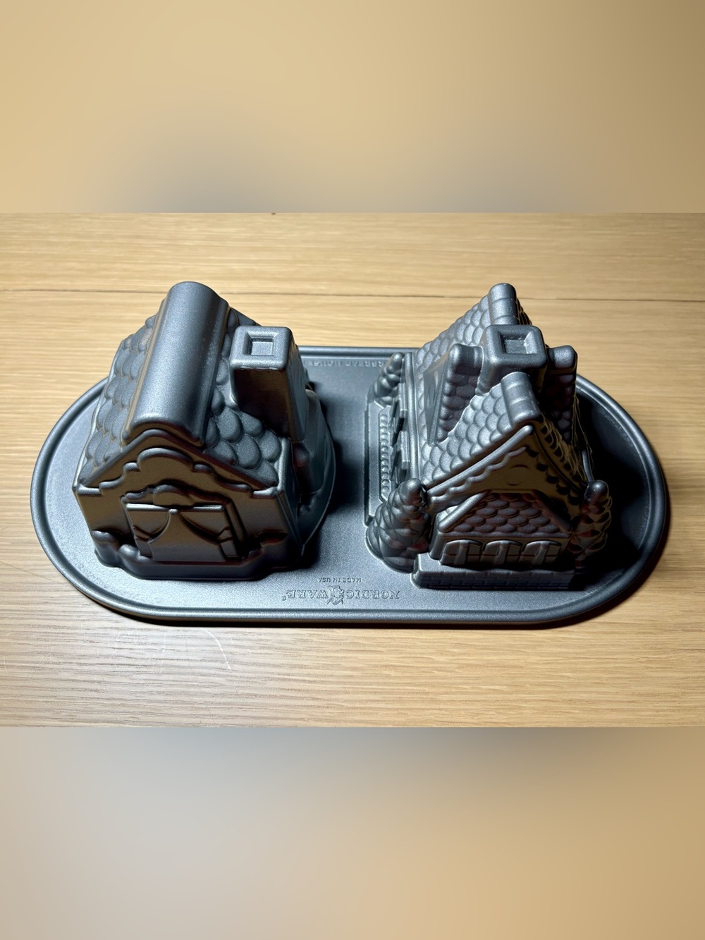 Nordic Ware Gingerbread House Duet Cake Pan - Excellent Condition